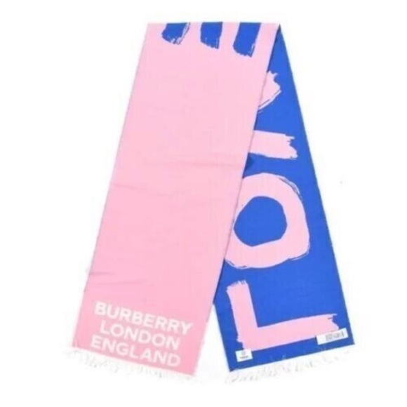 Brand New BURBERRY woman’s Love football scarf - Picture 1 of 4